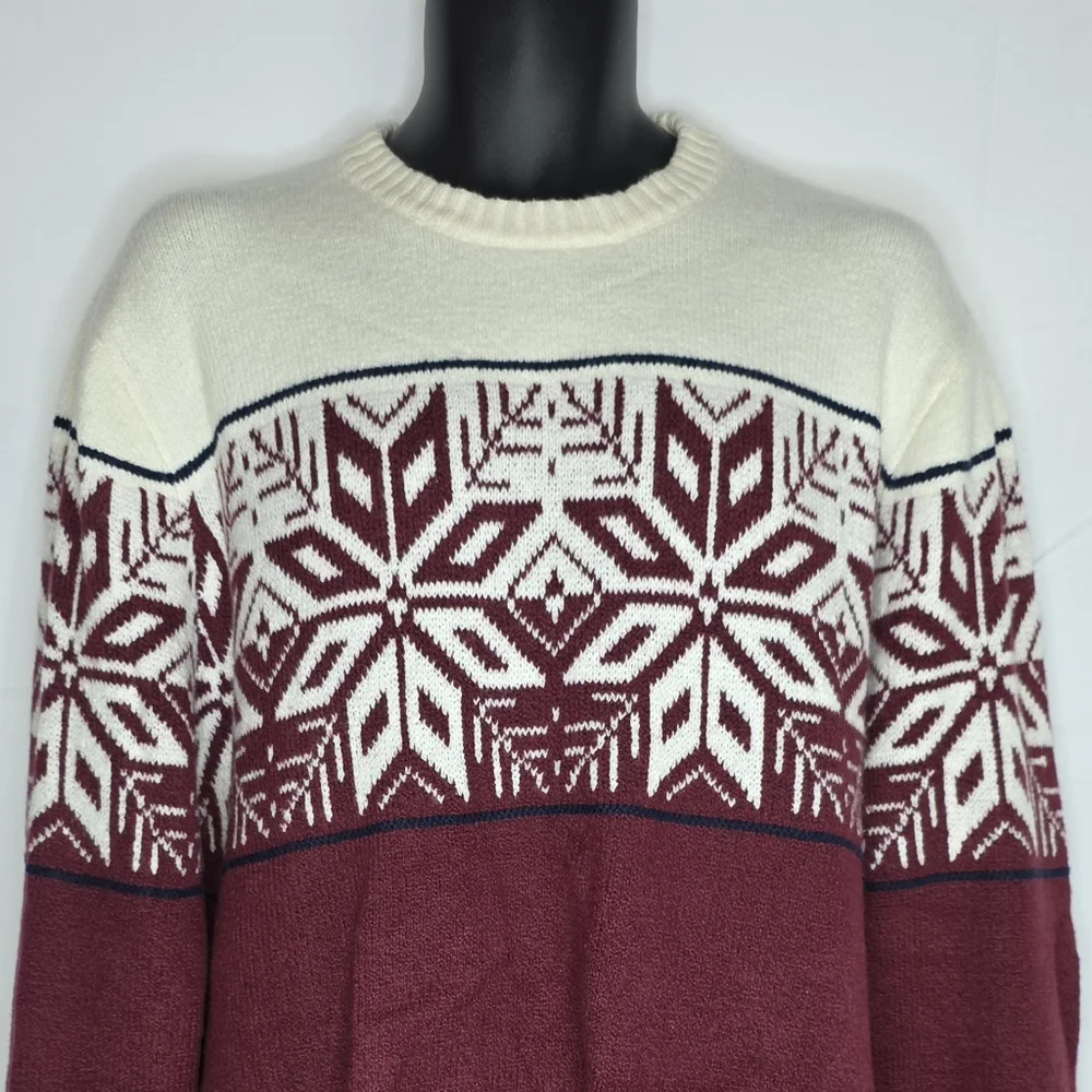Old Navy SoSoft Maroon White Crewneck Sweater Snowflake Size XL NWOT E-3001